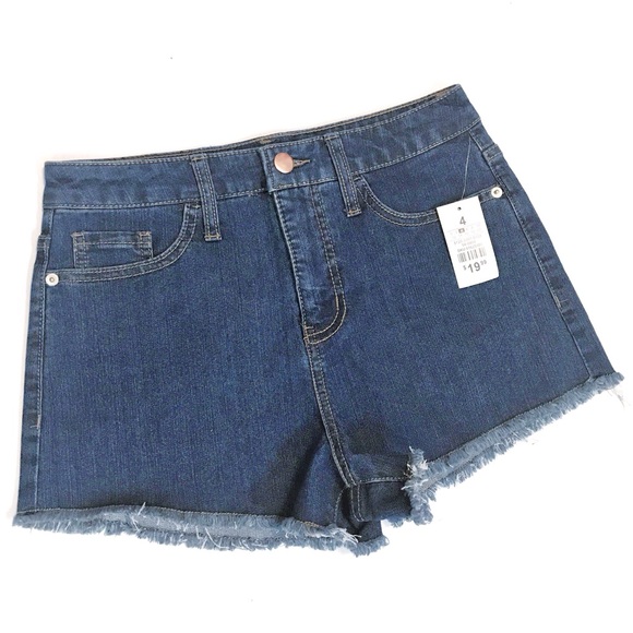 NWT Charlotte Russe fringe hem Shorts Sz 4 - Picture 2 of 4